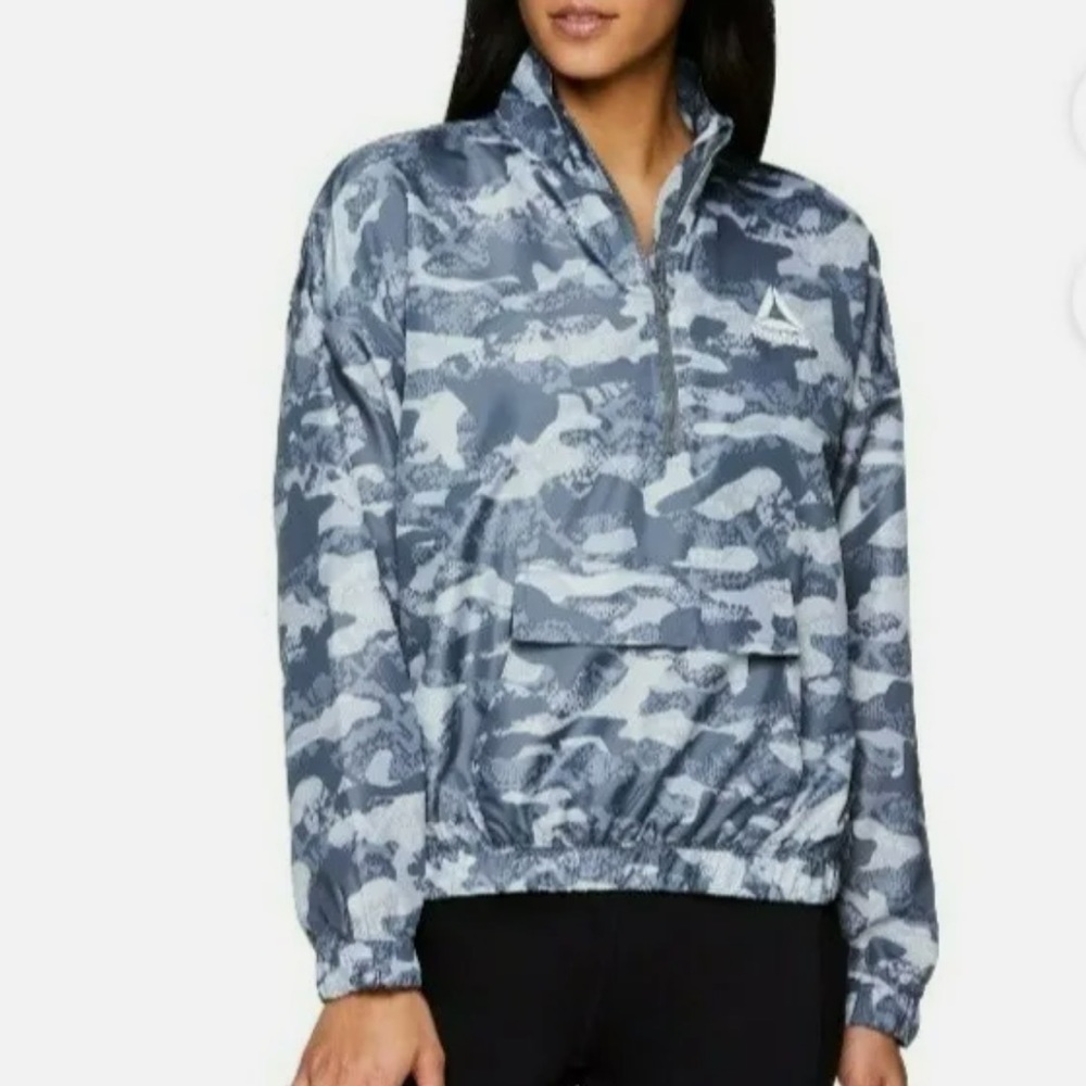 Reebok Womens Essential Woven Printed Quarter Zip Windbreaker Annalise Camo Gray
